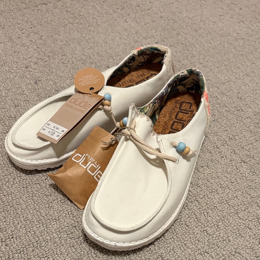 NWT Hey Dude Wendy Natural Shoes - Size 8 - Picture 2 of 8
